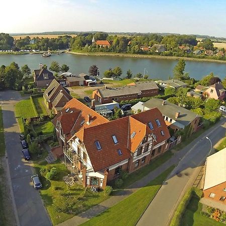 Kanalvilla - Urlaub Am Nord-Ostseekanal - Zwei Ferienwohnungen Im Angebot- Eine Im Dachgeschoss Und Eine Wohnung Mit Garten Sehestedt  Bagian luar foto