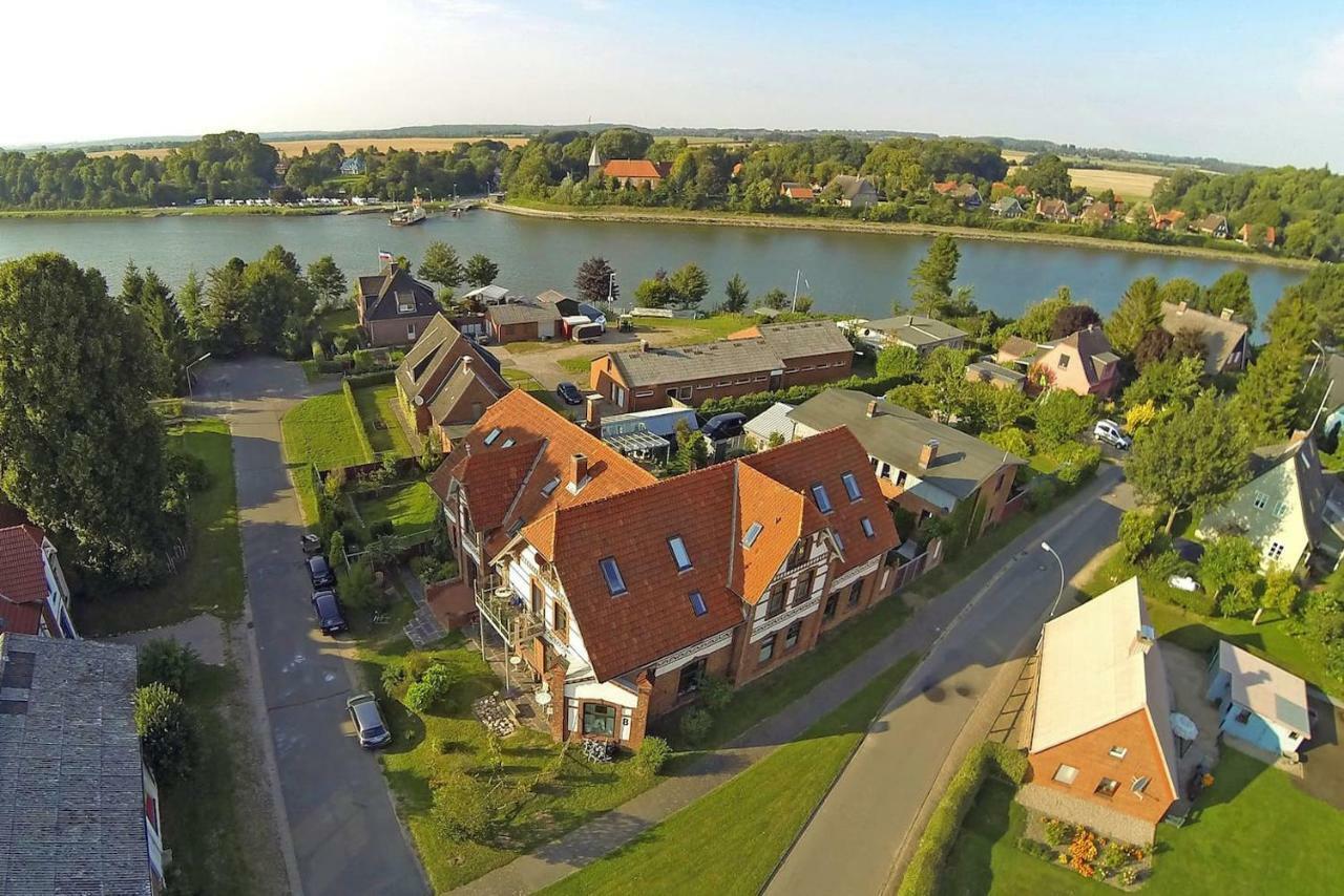 Kanalvilla - Urlaub Am Nord-Ostseekanal - Zwei Ferienwohnungen Im Angebot- Eine Im Dachgeschoss Und Eine Wohnung Mit Garten Sehestedt  Bagian luar foto