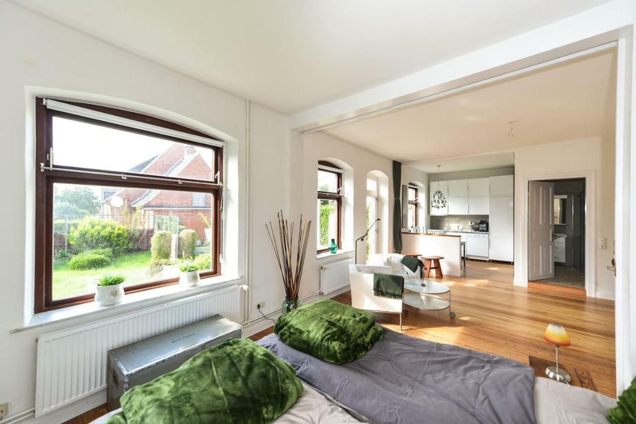 Kanalvilla - Urlaub Am Nord-Ostseekanal - Zwei Ferienwohnungen Im Angebot- Eine Im Dachgeschoss Und Eine Wohnung Mit Garten Sehestedt  Bagian luar foto
