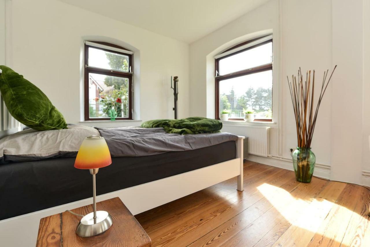 Kanalvilla - Urlaub Am Nord-Ostseekanal - Zwei Ferienwohnungen Im Angebot- Eine Im Dachgeschoss Und Eine Wohnung Mit Garten Sehestedt  Bagian luar foto