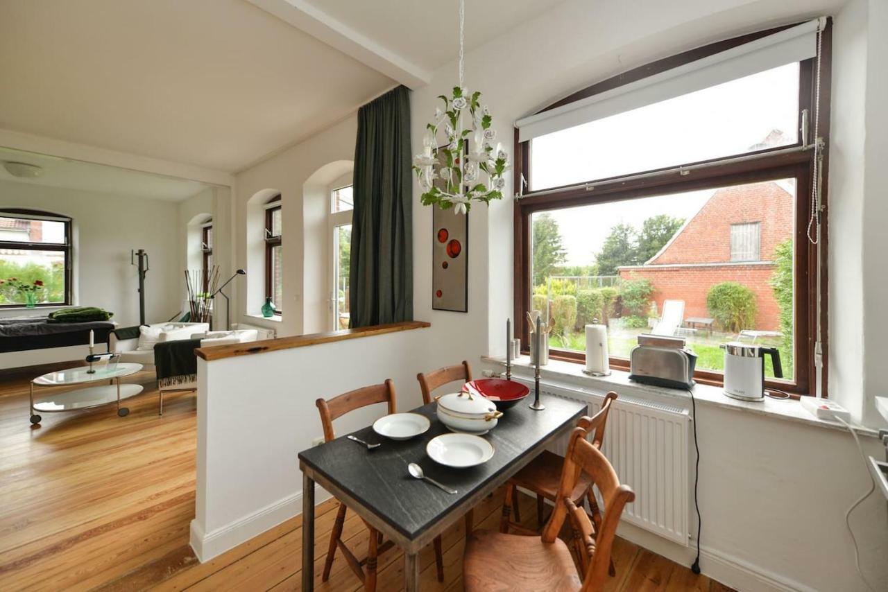 Kanalvilla - Urlaub Am Nord-Ostseekanal - Zwei Ferienwohnungen Im Angebot- Eine Im Dachgeschoss Und Eine Wohnung Mit Garten Sehestedt  Bagian luar foto