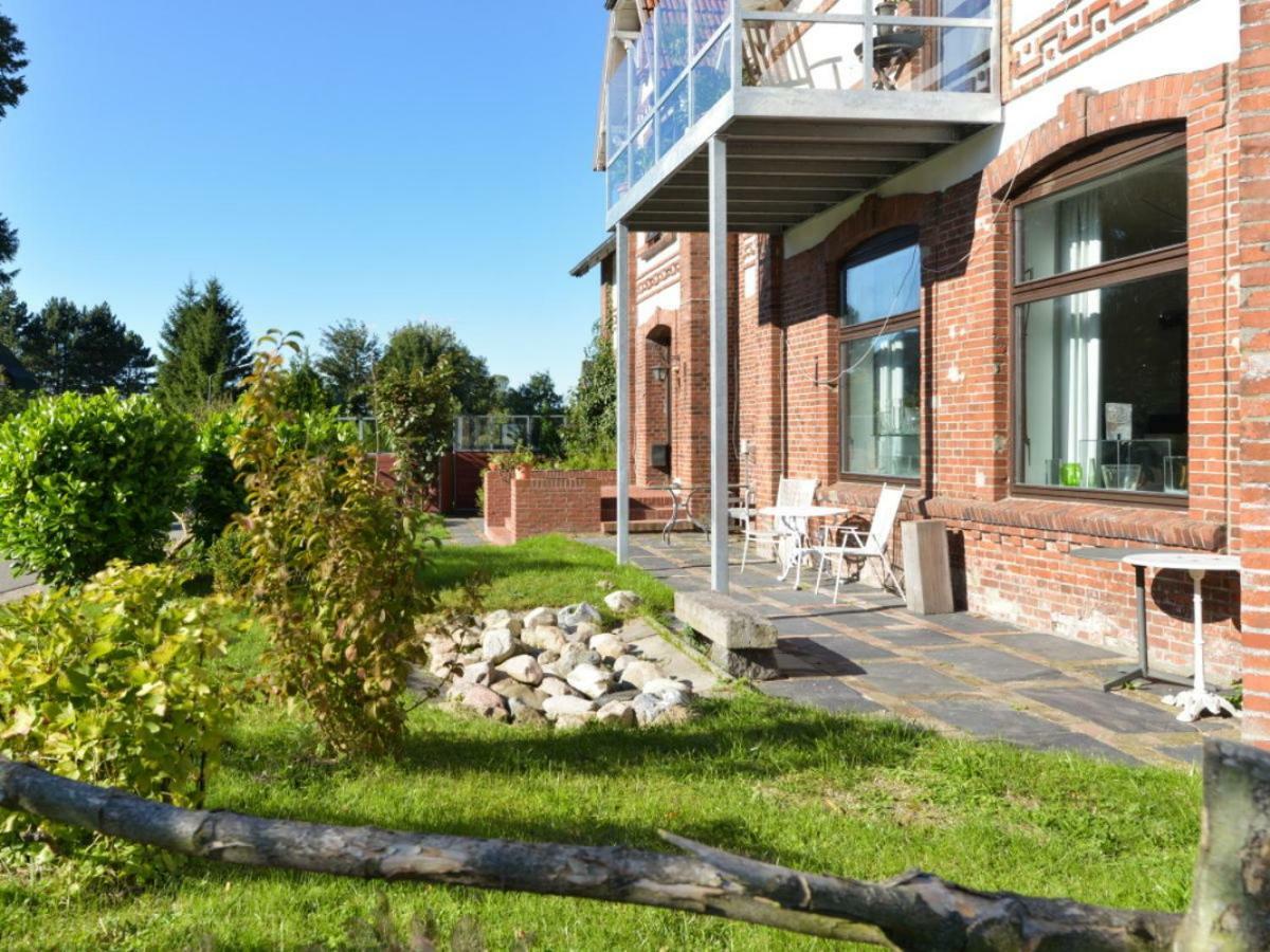 Kanalvilla - Urlaub Am Nord-Ostseekanal - Zwei Ferienwohnungen Im Angebot- Eine Im Dachgeschoss Und Eine Wohnung Mit Garten Sehestedt  Bagian luar foto